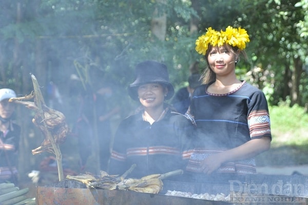 Những món ăn truyềng thống của người thiểu số cũng trở thành ẩm thực hấp dẫn du khách.