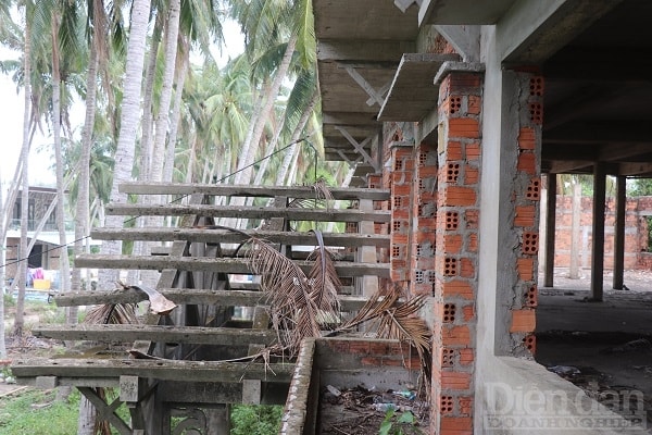 Dự án bỏ hoang nhiều năm đã khiến hàng chục hộ dân có đất nằm trong vùng dự án rơi vào cảnh điêu đứng, khó khăn về chỗ ở.