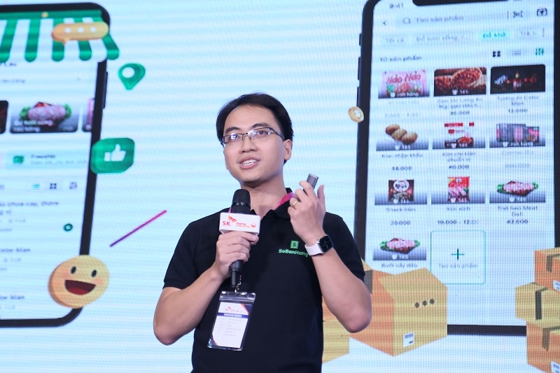 Đại diện startup SoBanHang thuyết trình tại Demo Day.