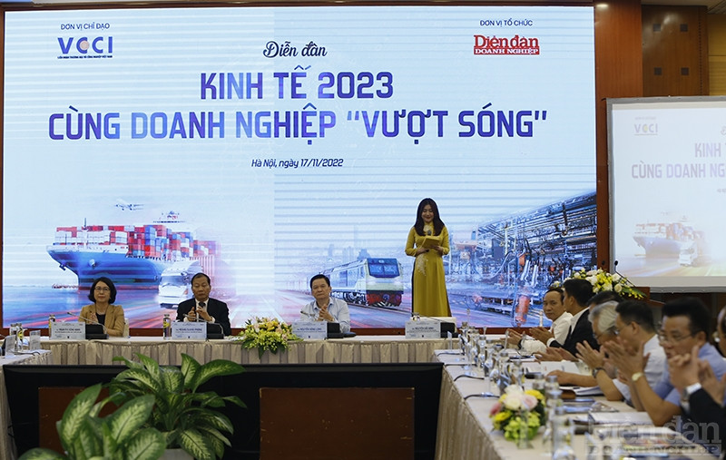 trong nền kinh tế cứ 10 doanh nghiệp gia nhập mới và quay trở lại thì có 7 doanh nghiệp tạm thời hoặc vĩnh viễn rút lui khỏi thị trường.