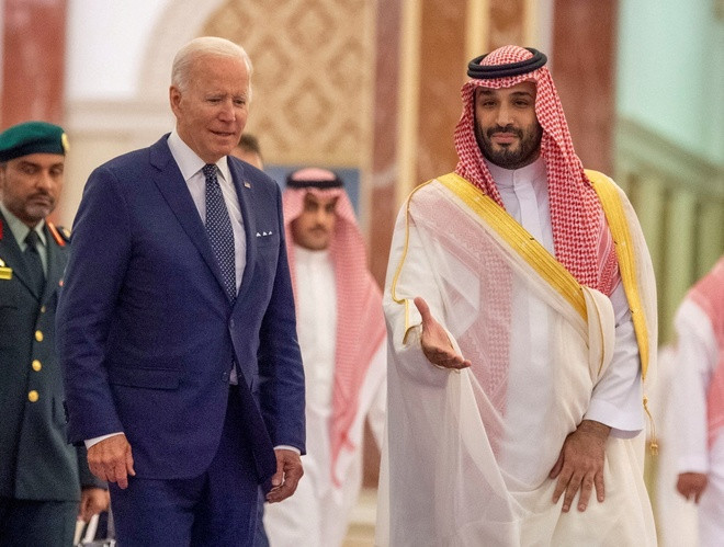 Tổng thống Biden trong cuộc gặp ngày 15/7 với Thái tử Saudi Arabia Mohammed. Ảnh: Reuters.