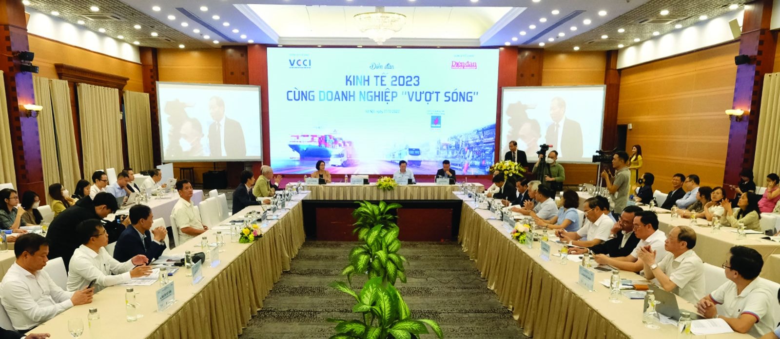  Diễn đàn Kinh tế 2023: Cùng doanh nghiệp “vượt sóng” do Diễn đàn Doanh nghiệp tổ chức.