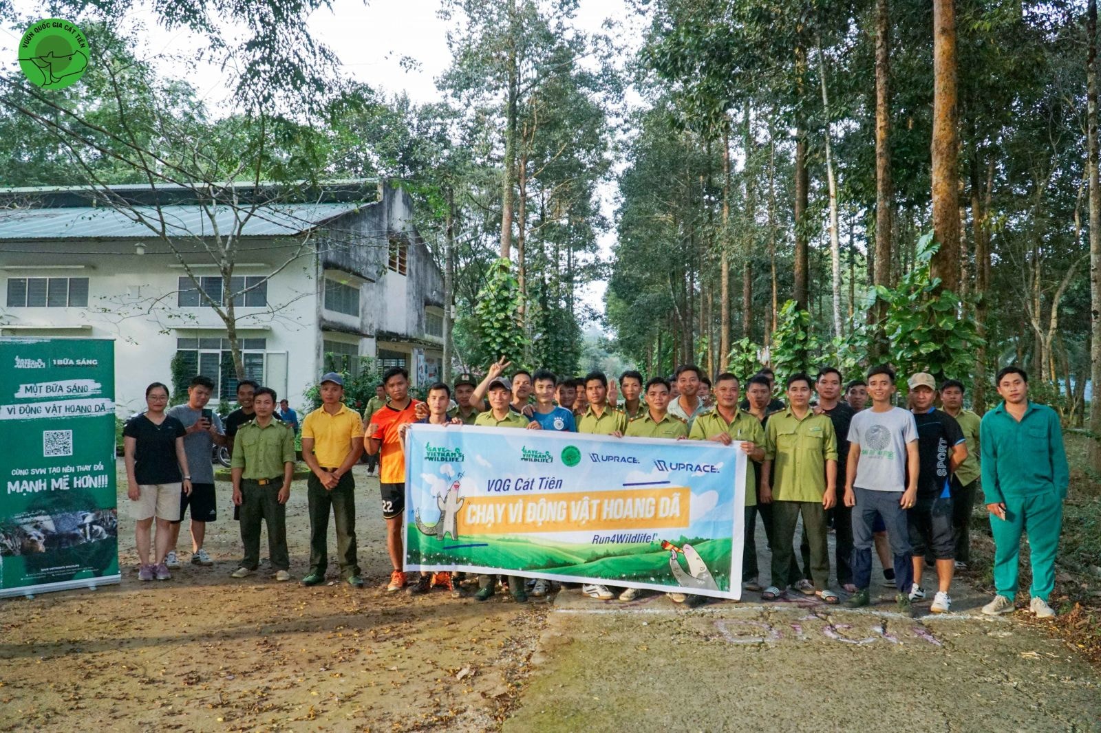  Các cán bộ kiểm lâm và công nhân viên VQG Cát Tiên hưởng ứng cùng UpRace