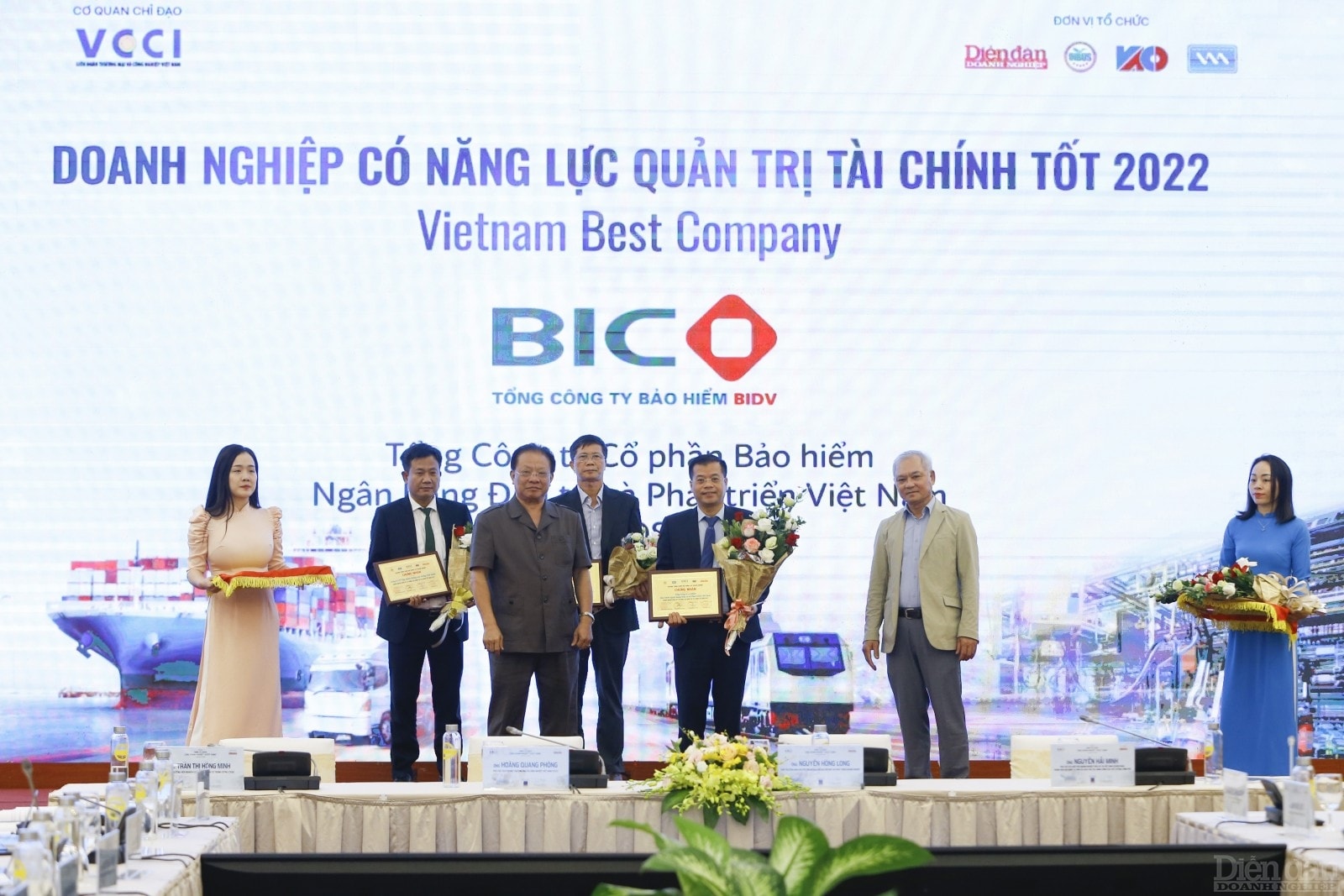 Ông Vũ Thắng - Giám đốc Ban Bán lẻ Tổng công ty CP Bảo hiểm BIDV (BIC) tại lễ vinh danh