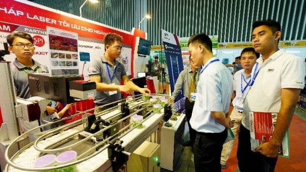 Vietnam Medipharm Expo quy tụ 220 gian hàng của 170 doanh nghiệp đến từ Ấn Độ, Ba Lan, Băng-la-đét, Đài Loan, Hàn Quốc, Indonedia, Malaysia, Nga, Nhật Bản, Pakistan, Pháp, Thái Lan, Trung Quốc, Việt Nam...p/Ảnh: Thiên Trang