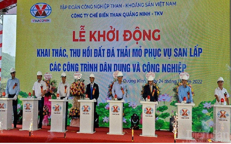 Việc đưa đất đá thải vào làm vật liệu san lấp sẽ giải quyết được những khó khăn cho doanh nghiệp và cuộc sống của người dân. Ảnh Lê Cường