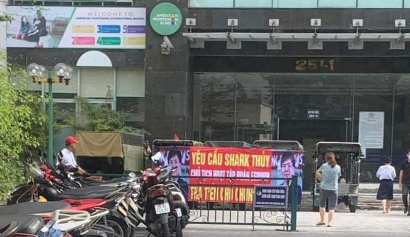 Nhà đầu tư căng băng rôn đòi nợ tại Egroup- Công ty thuộc hệ sinh thái của IBC