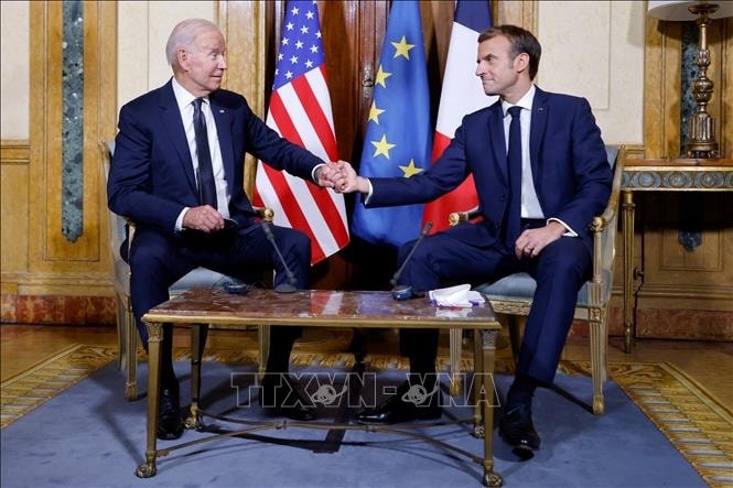 Tổng thống Pháp Emmanuelle Macron và Tổng thống Mỹ Joe Biden