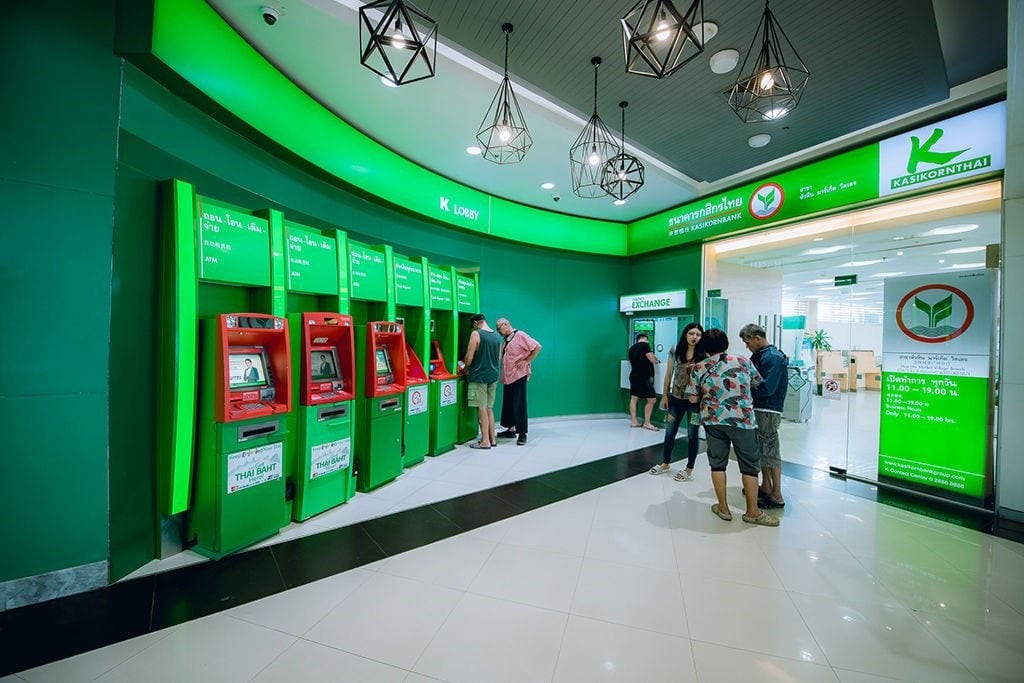 khi bước sang thị trường Việt Nam, yêu cầu đặt ra cho KBank chính là những sản phẩm, dịch vụ đáp ứng được nhu cầu và phù hợp với thói quen sử dụng của người Việt.