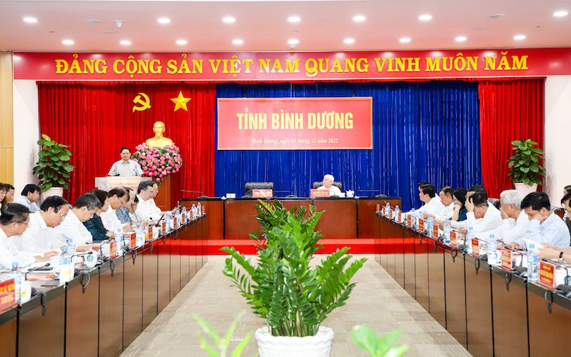 Thủ tướng đánh giá: “qua rà soát và làm việc với doanh nghiệp trên địa bàn, nhất là các doanh nghiệp bất động sản, Bình Dương cần chủ động giúp doanh nghiệp tháo gỡ những vướng mắc, hỗ trợ doanh nghiệp tái cơ cấu lại doanh nghiệp.