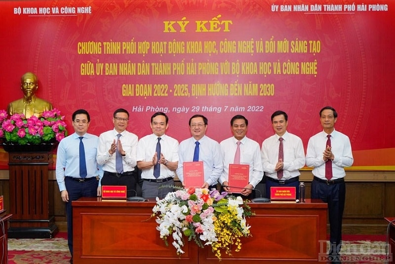 UBND thành phố Hải Phòng và Bộ Khoa học và Công nghệ Ký kết chương trình phối hợp hoạt động khoa học, công nghệ và đổi mới sáng tạo (Ảnh: Đàm Thanh)