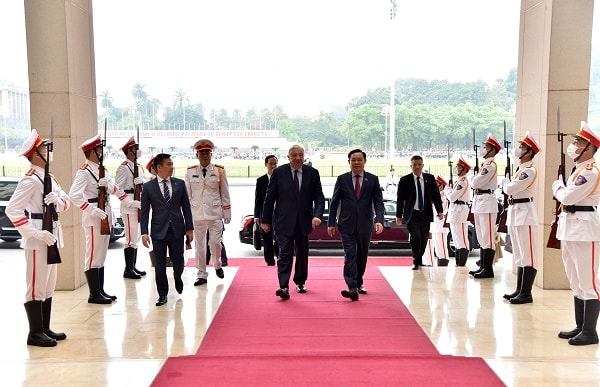 Chủ tịch Thượng viện Pháp cho biết, doanh nghiệp Pháp rất mong muốn đầu tư vào Việt Nam, nhất là trong bối cảnh EVFTA đang được triển khai thực hiện và Pháp là một trong những quốc gia rất ủng hộ phê chuẩn hiệp định này. Ảnh: Doãn Tấn