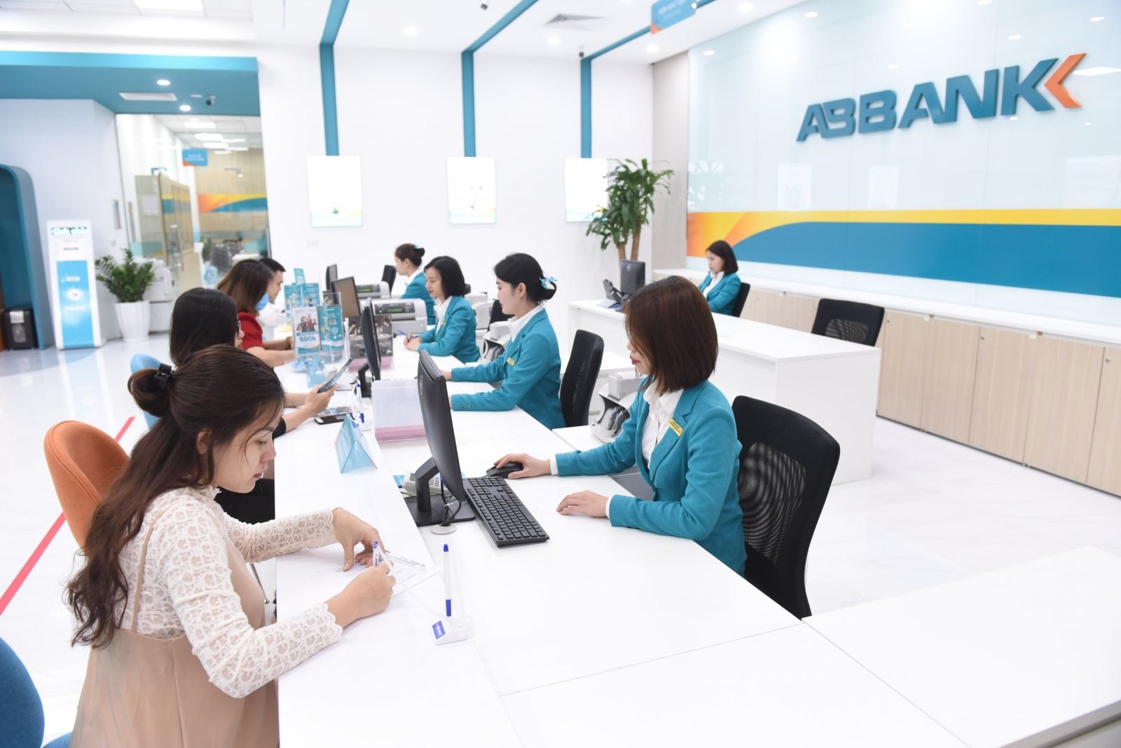 Dư nợ tín dụng đến hết tháng 11/2022 của ABBANK là 82.791 tỷ đồng, tăng 9,44% so với thời điểm 31/12/2021. Trong đó, dư nợ cho vay sản xuất kinh doanh chiếm 35,8% tổng dư nợ tín dụng.