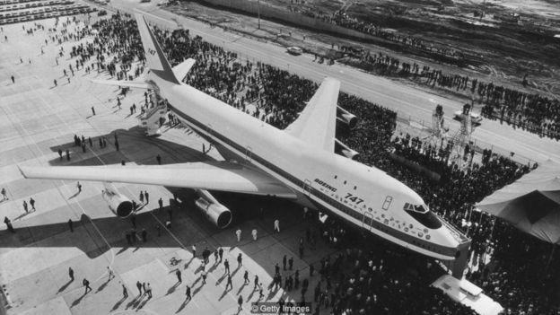 Chiếc Boeing 747 đầu tiên ra mắt năm 1970.