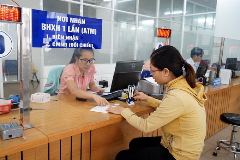 tình trạng người lao động ồ ạt rút BHXH một lần ngày càng gia tăng trong thời gian qua, tiềm ẩn nhiều hệ lụy cho hệ thống an sinh xã hội - Ảnh minh họa: Internet