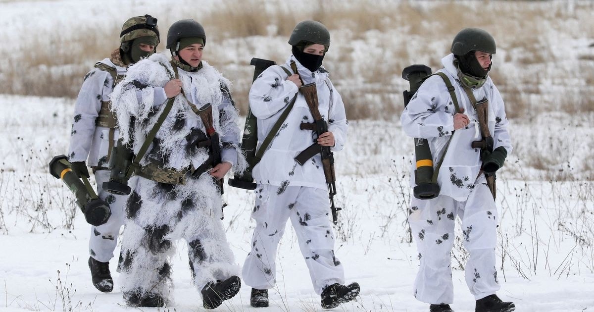 Binh sĩ Ukraine trong cuộc tập trận ở Kherson hồi đầu tháng 2. Ảnh: Reuters