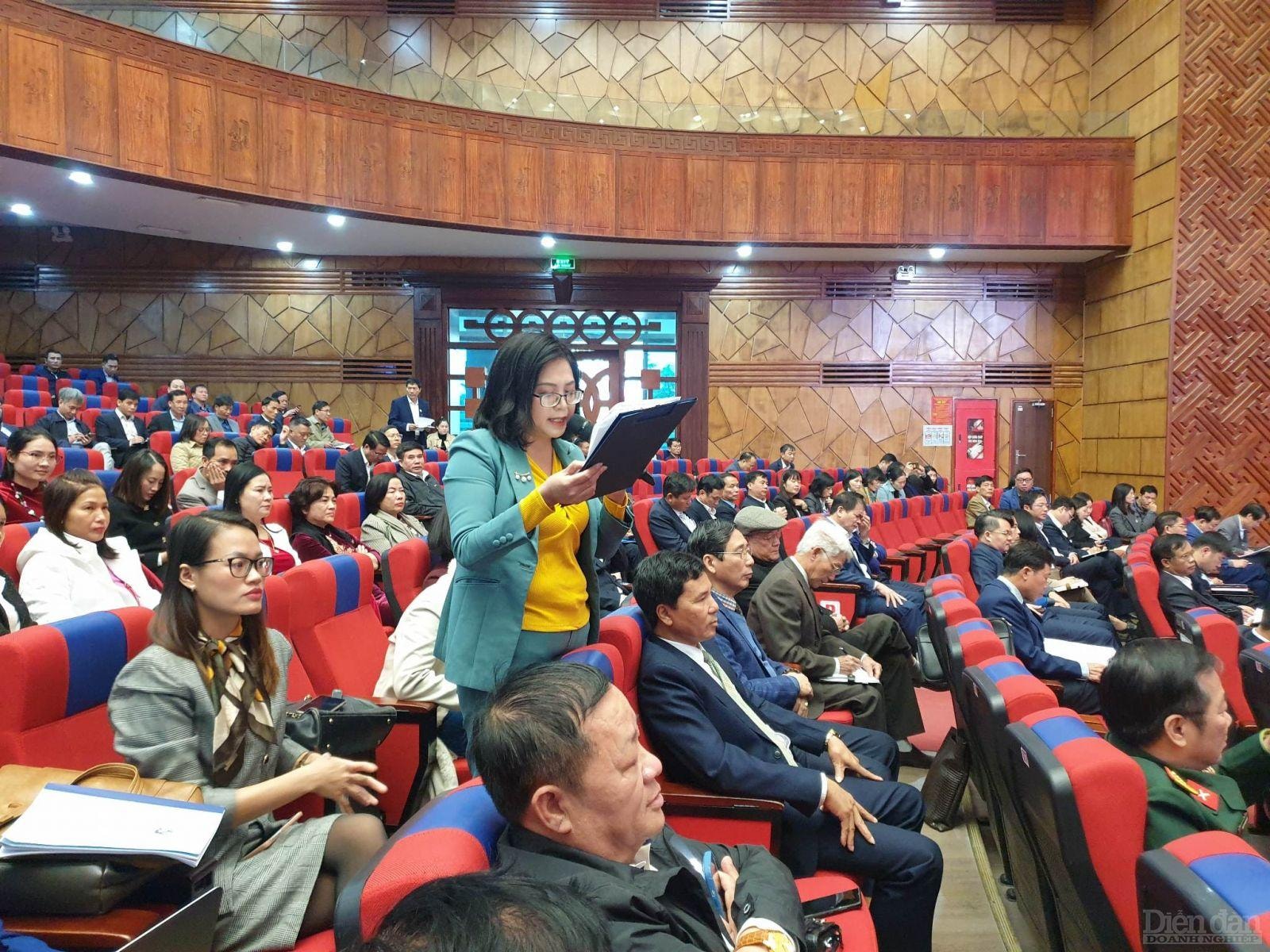 Bà Phạm Mỹ Hoài- Phó Chủ tịch Hiệp hội DNNVV tỉnh Hải Dương, Giám đốc Công ty TNHH Hoài Giang, có ý kiến một số dự án đã được chấp thuận chủ trương đầu tư, trong đó có phần diện tích đất công, đến nay sau nhiều năm chưa được giao đất, cho thuê đất. 