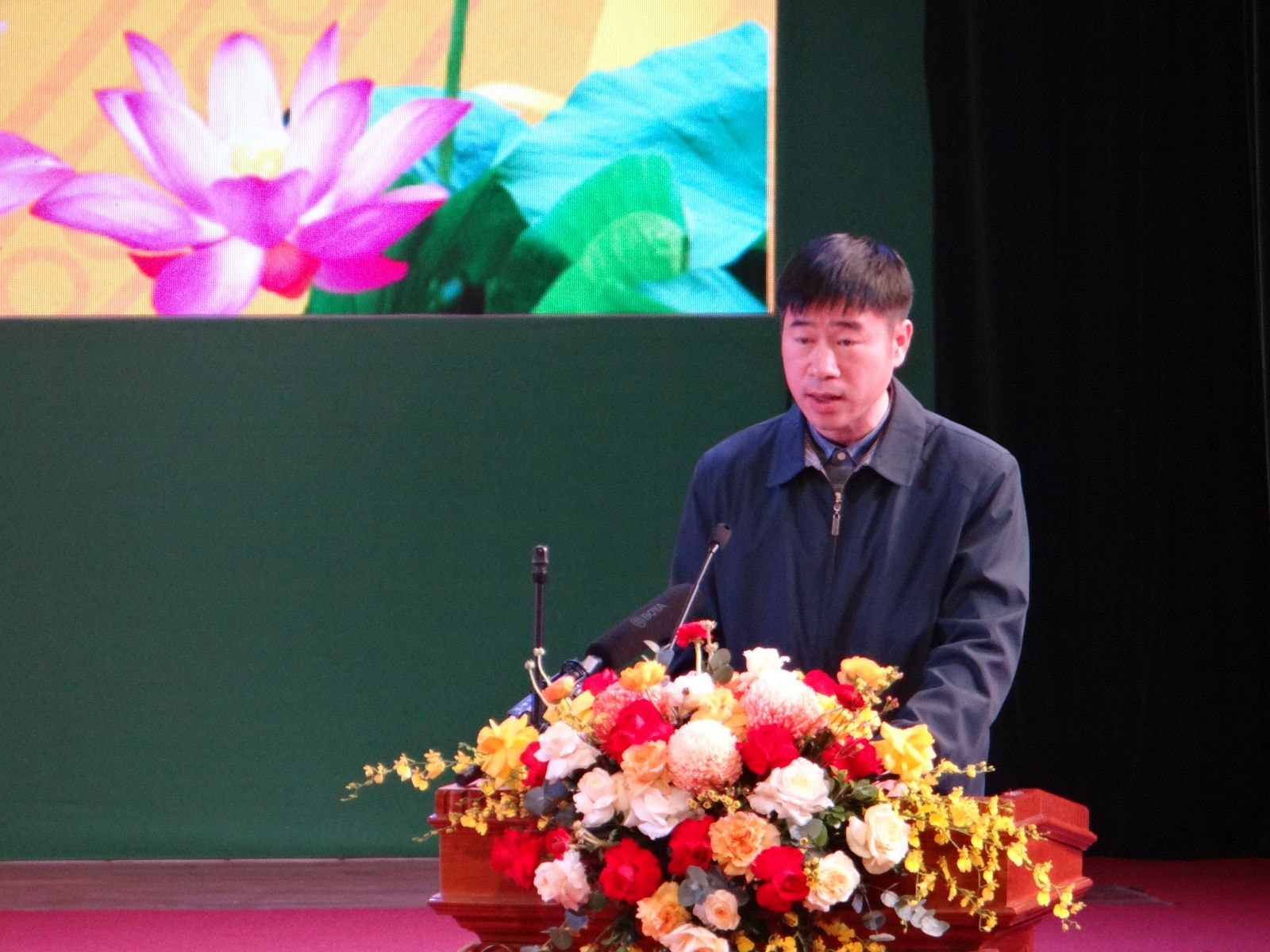 Giám đốc Sở Tài nguyên và Môi trường Hoàng Văn Thực cũng khẳng định, hiện Sở đã thực hiện nhiều biện pháp, giải pháp để tháo gỡ vướng mắc, hỗ trợ doanh nghiệp về thủ tục hành chính, đẩy nhanh tiến độ trong việc giao đất, cho thuê đất, cấp giấy chứng nhận quyền sử dụng đất.
