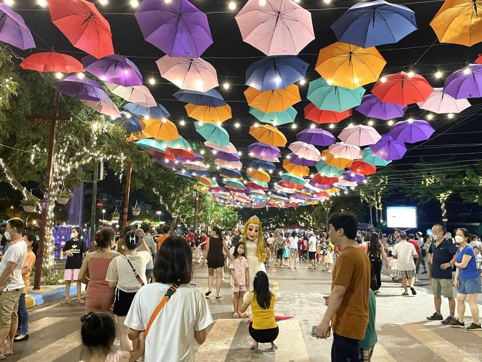 Không gian văn hóa đi bộ quận Tây Hồ