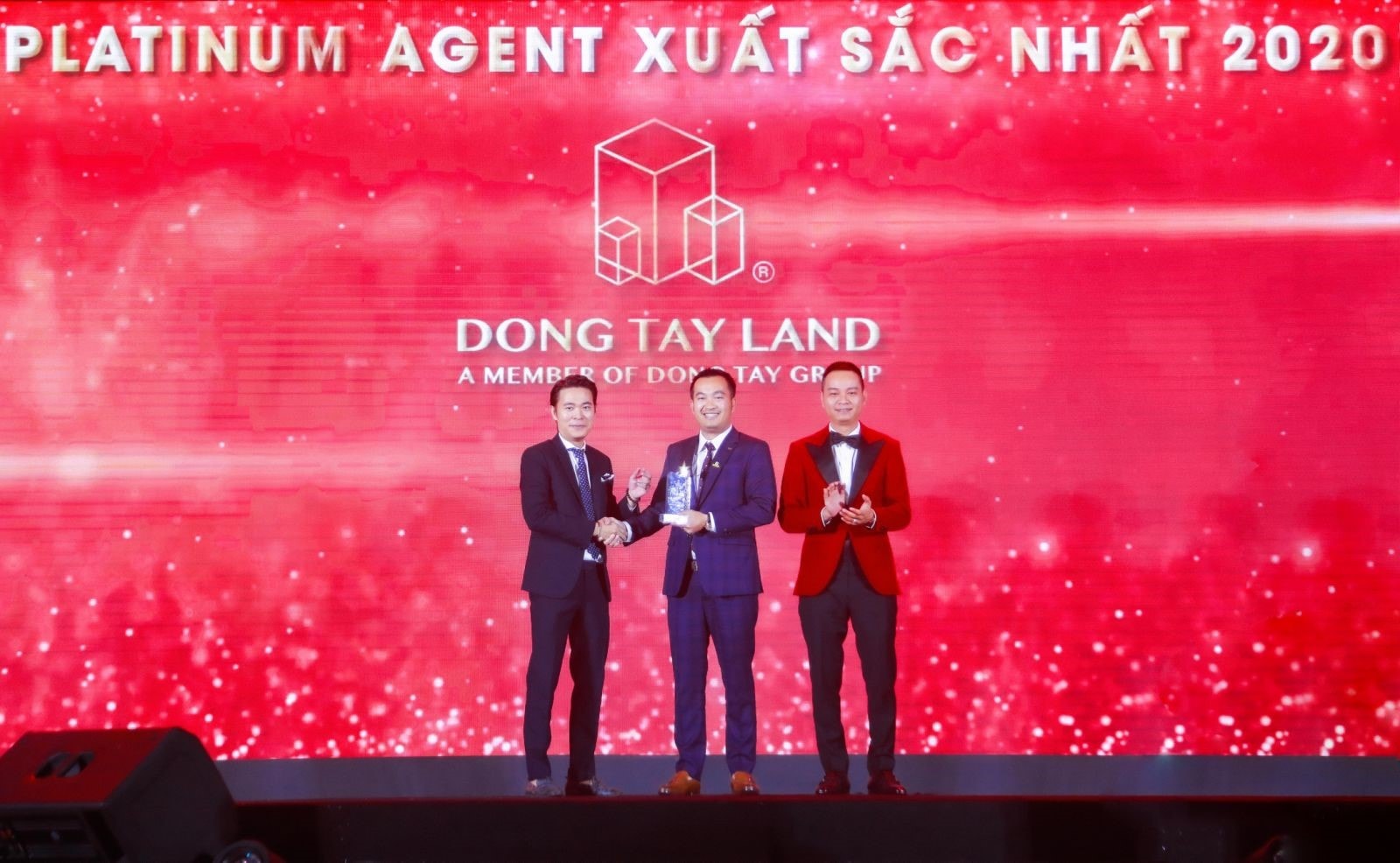 Đông Tây Land được vinh danh Đại lý chiến lược xuất sắc nhất của Vinhomes miền Nam 2020