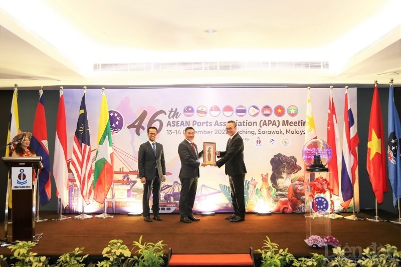Trong cuộc họp Hội nghị lần thứ 46 của Hiệp hội Cảng biển Đông Nam Á (APA) vừa được tổ chức tại Malaysia, Việt Nam được bầu làm Chủ tịch luân phiên điều hành và Tổng thư ký.