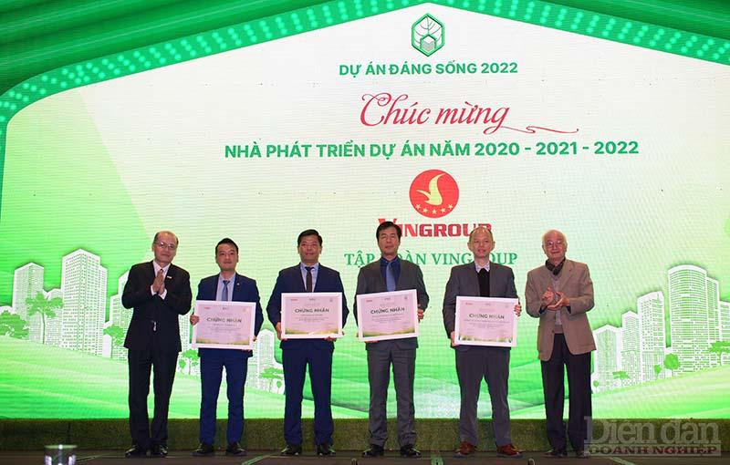 Ban tổ chức chương trình trao chứng nhận top nhà phát triển dự án có 3 năm 2020 - 2021 - 2022.