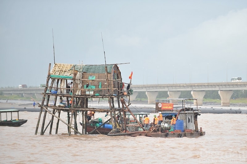 Trước đó, UBND TP Hải Phòng đã giải toả hơn 2.200 ha nuôi ngao không phép trên mỏ cát