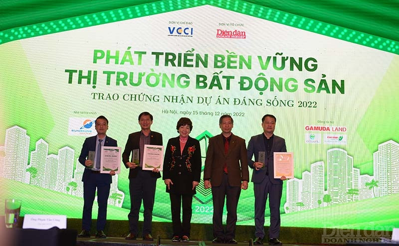 Ban tổ chức chương trình cũng trao chứng nhận cho 3 dự án tiêu biểu trong các xu hướng mới