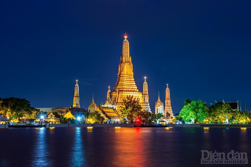 Wat Arun về đêm lung linh, huyền ảo