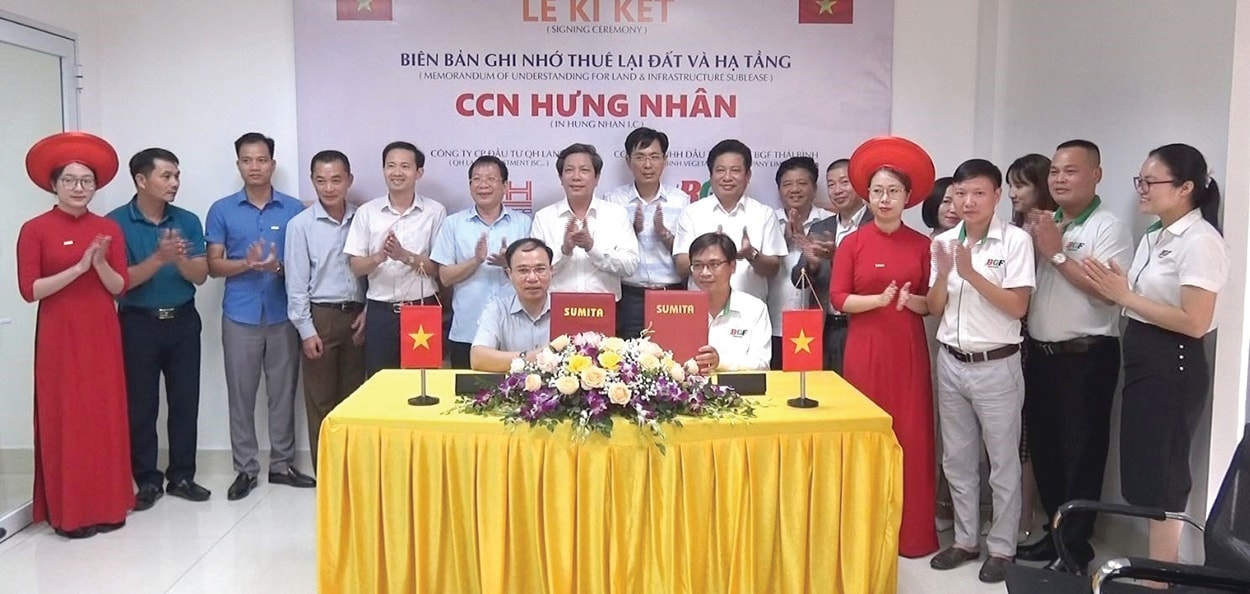   Lãnh đạo tỉnh và huyện chứng kiến Lễ ký kết Biên bản ghi nhớ thuê lại đất và hạ tầng CCN Hưng Nhân huyện Hưng Hà giữa BGF Thái Bình với QH Land.