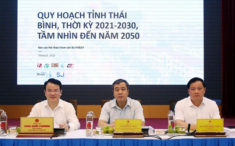 Bí thư Tỉnh ủy Thái Bình Ngô Đông Hải, Chủ tịch UBND tỉnh Nguyễn Khắc Thận và Thứ trưởng Bộ KH-ĐT Trần Quốc Phương chủ trì Hội thảo Quy hoạch tỉnh Thái Bình thời kỳ 2021-2030, tầm nhìn đến năm 2050 (tháng 8/2022).