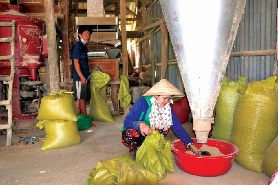 Các cơ sở, nhà máy xay xát trên cả nước mỗi năm cung cấp hàng triệu tấn trấu. Ảnh minh họa