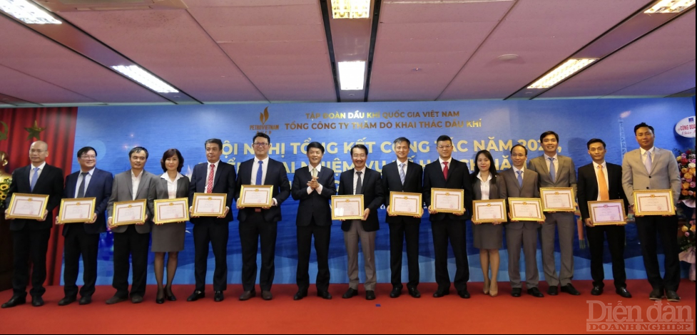 Khen thưởng 7 tập thể và 9 cá nhân tiêu biểu trong hoàn thành xuất sắc nhiệm vụ năm 2022