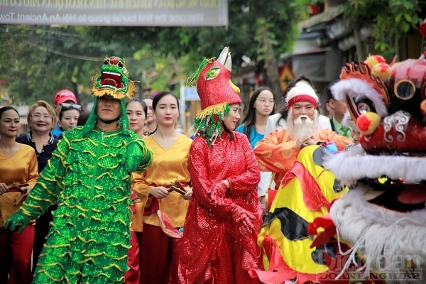 Có 34 du khách Mông Cổ là những du khách đầu tiên đặt chân đến tham quan phố cổ Hội An vào ngày đầu tiên của năm mới 2023 và nhận được sự đón tiếp nồng hậu của chính quyền cùng đông đảo người dân địa phương.