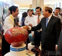 Nghệ nhân Ưu tú Trần Đức Tân: Người thổi hồn nên chất của thời đại trên gốm