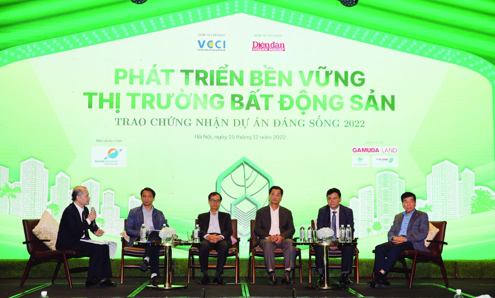  Diễn đàn “Phát triển bền vững thị trường bất động sản” do Tạp chí Diễn đàn Doanh nghiệp tổ chức.