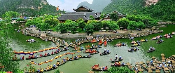 Du lịch Ninh Bình đã và đang trở thành một trong những lựa chọn hàng đầu cho du lịch ngắn ngày