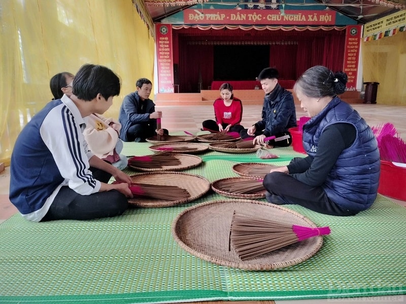 làm nhang nhà chùa tạo điều kiện cơ sở vật chất các phật tử cùng nhau làm