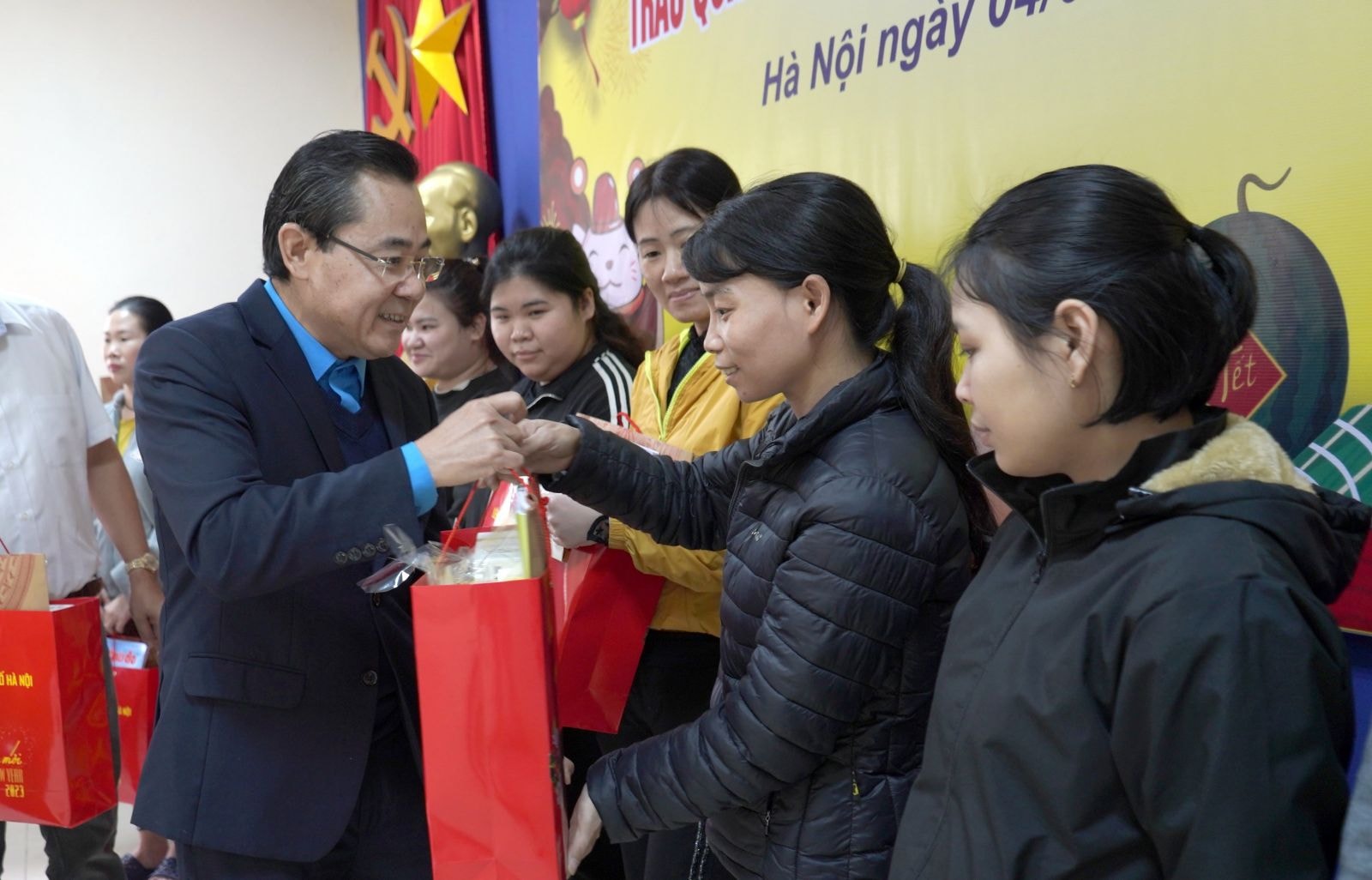 Các hoạt động hỗ trợ đảm bảo để tất cả công nhân đều có Tết (ảnh: N.A)