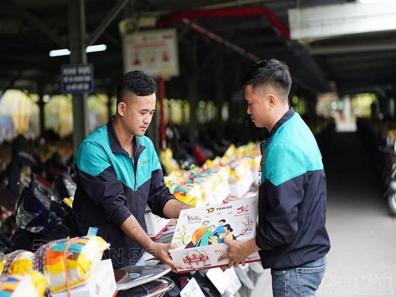 Món quà trở nên có giá trị tinh thần lớn hơn bao giờ hết để động viên, khích lệ công nhân.