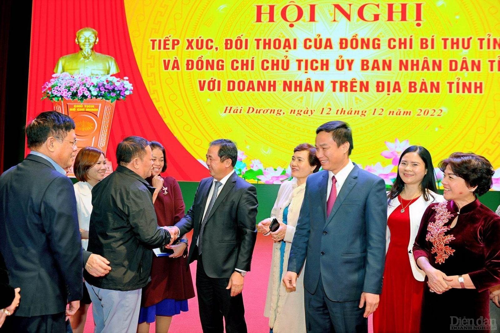 Cả hệ thống chính trị của tỉnh tập trung giải quyết những điểm nghẽn, tháo gỡ những nút thắt để thu hút các dự án lớn.