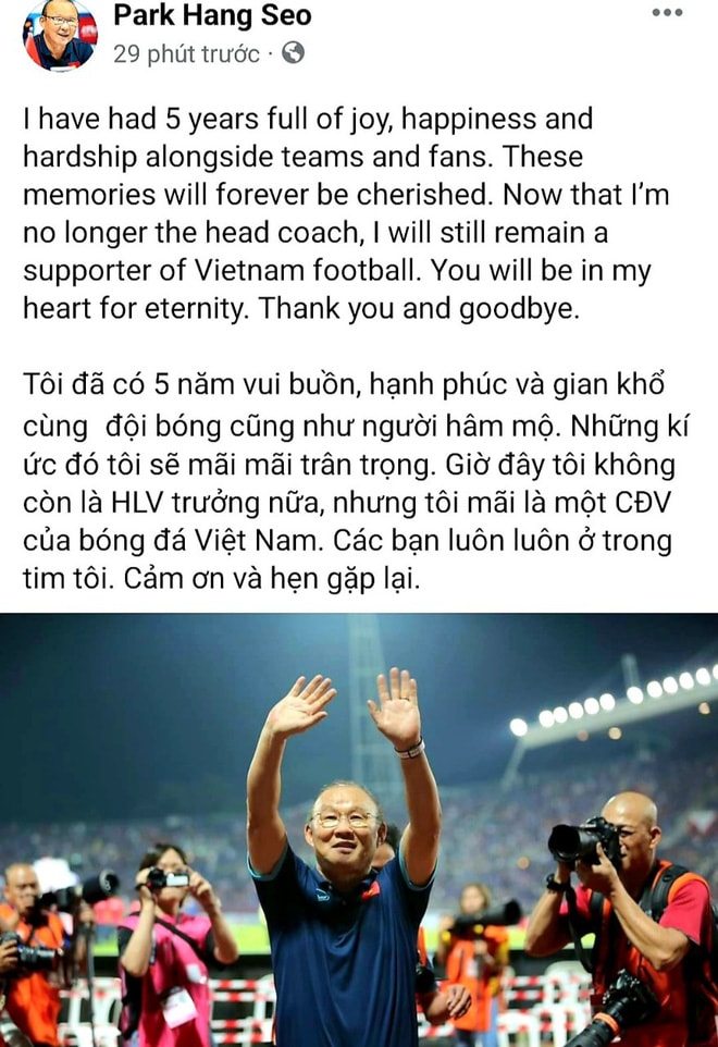 HLV Park Hang Seo nói lời chia tay và cho biết sẽ mãi là cổ động viên của bóng đá Việt Nam - Ảnh: FBNV