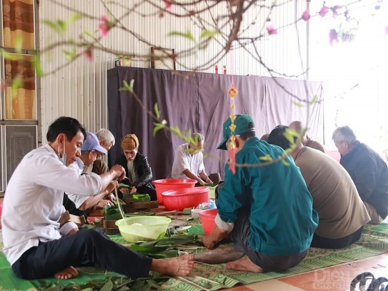 Tết của những năm tháng thương khó, đơn sơ giản dị, nghèo mà ấm áp vui tươi, chộn rộn sắc màu.