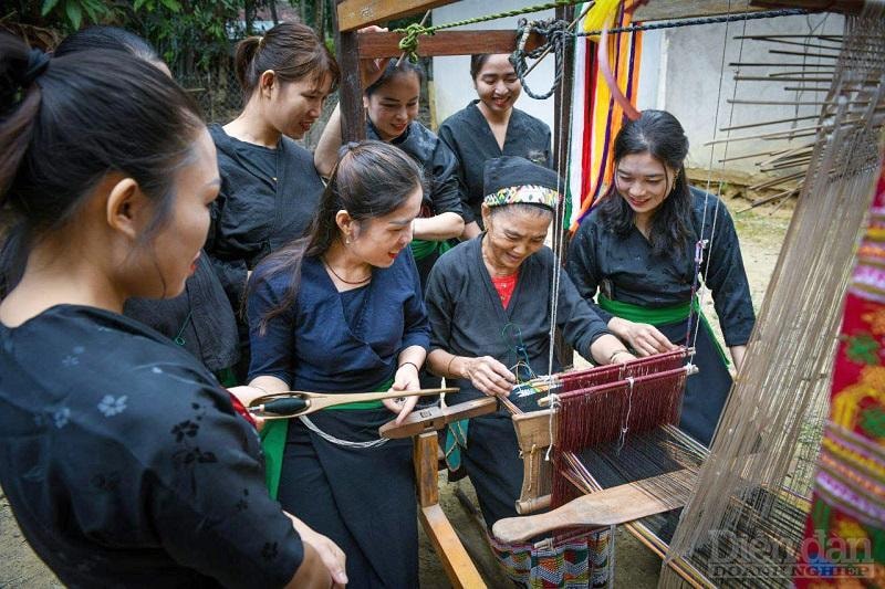 Nghề dệt của dân tộc Ở Đu vẫn được truyền từ đời này đến đời khác