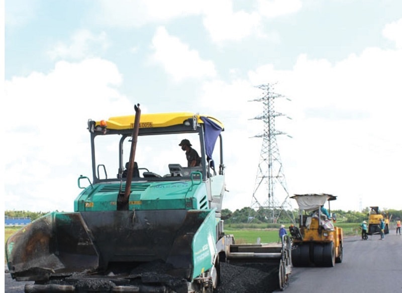 Thi công dự án xây dựng tuyến tỉnh lộ 490 giai đoạn II qua địa bàn huyện Nghĩa Hưng (ảnh báo Nam Định)