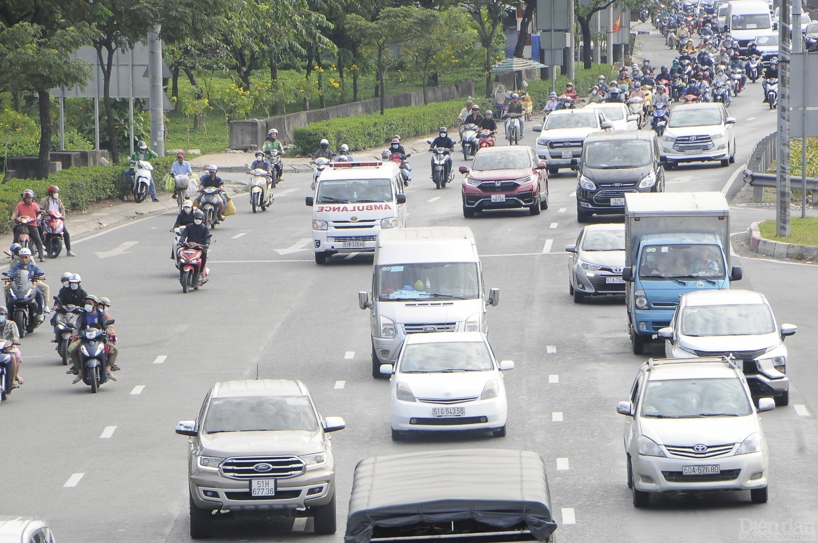 Người lao động tại các tỉnh, thành miền Tây đã quay trở lại TP.HCM làm việc sau kỳ nghỉ Tết Nguyên đán - Ảnh: Đình Đại.