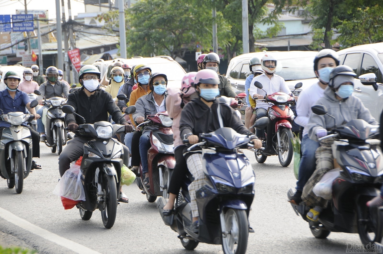 Lượng phương tiện chỉ đông cục bộ ở một vài thời điểm.