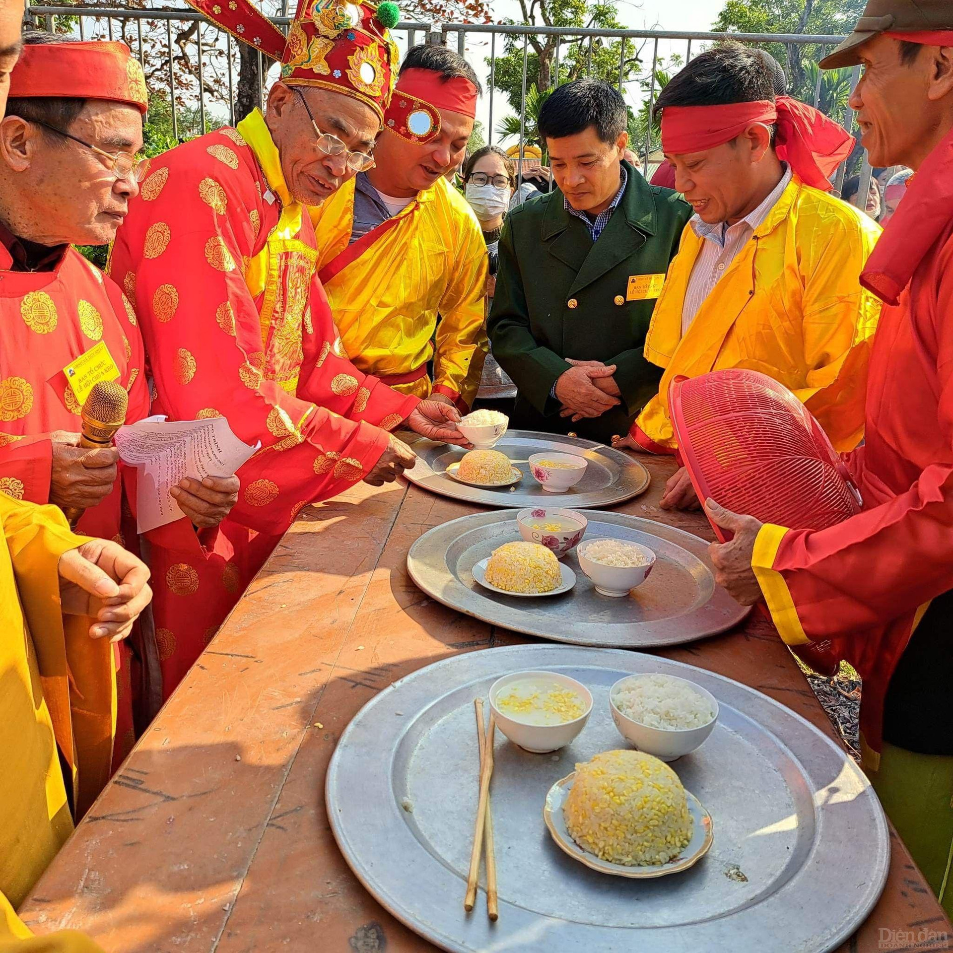 Châm thi cuộc thi thổi cơm.