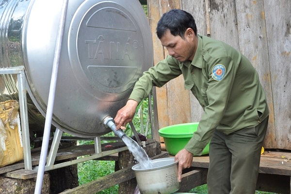 Phút nghỉ trưa sau giờ tuần tra những người lính lại bắt tay vào nấu cơm cho chính mình.