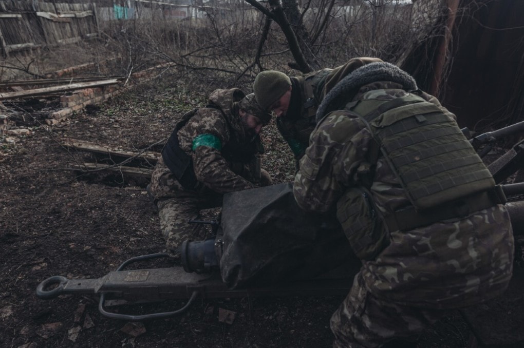 Binh sĩ Ukraine ở thành phố Bakhmut, tỉnh Donetsk ngày 21/1. Ảnh: AFP.